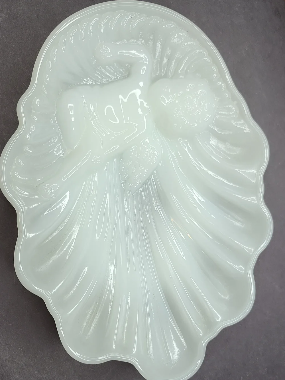 Avon White Shell Cherub Accent Dish